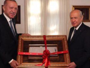 Tayyip Erdoğan Devlet Bahçeli’ye hediye götürdü