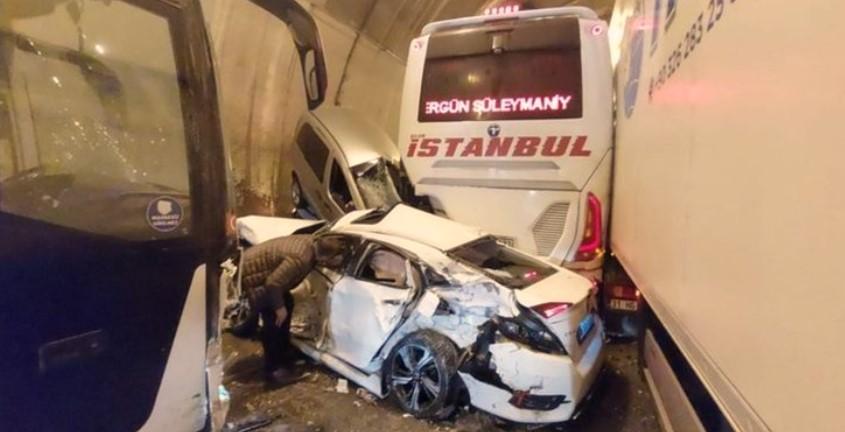 Bolu Tüneli’nde zincirleme kaza, 18 araç kazaya karıştı 30 yaralı